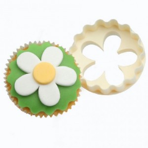 Découpoirs à cupcakes FMM fleur, disque à bordure festonnée 6 pièces